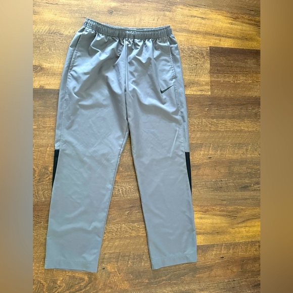 Men’s Nike Lightweight Athletic Pants Size‎ XL - Picture 1 of 4